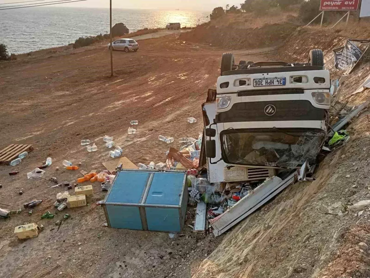 Market Kamyonu Şarampole Devrildi