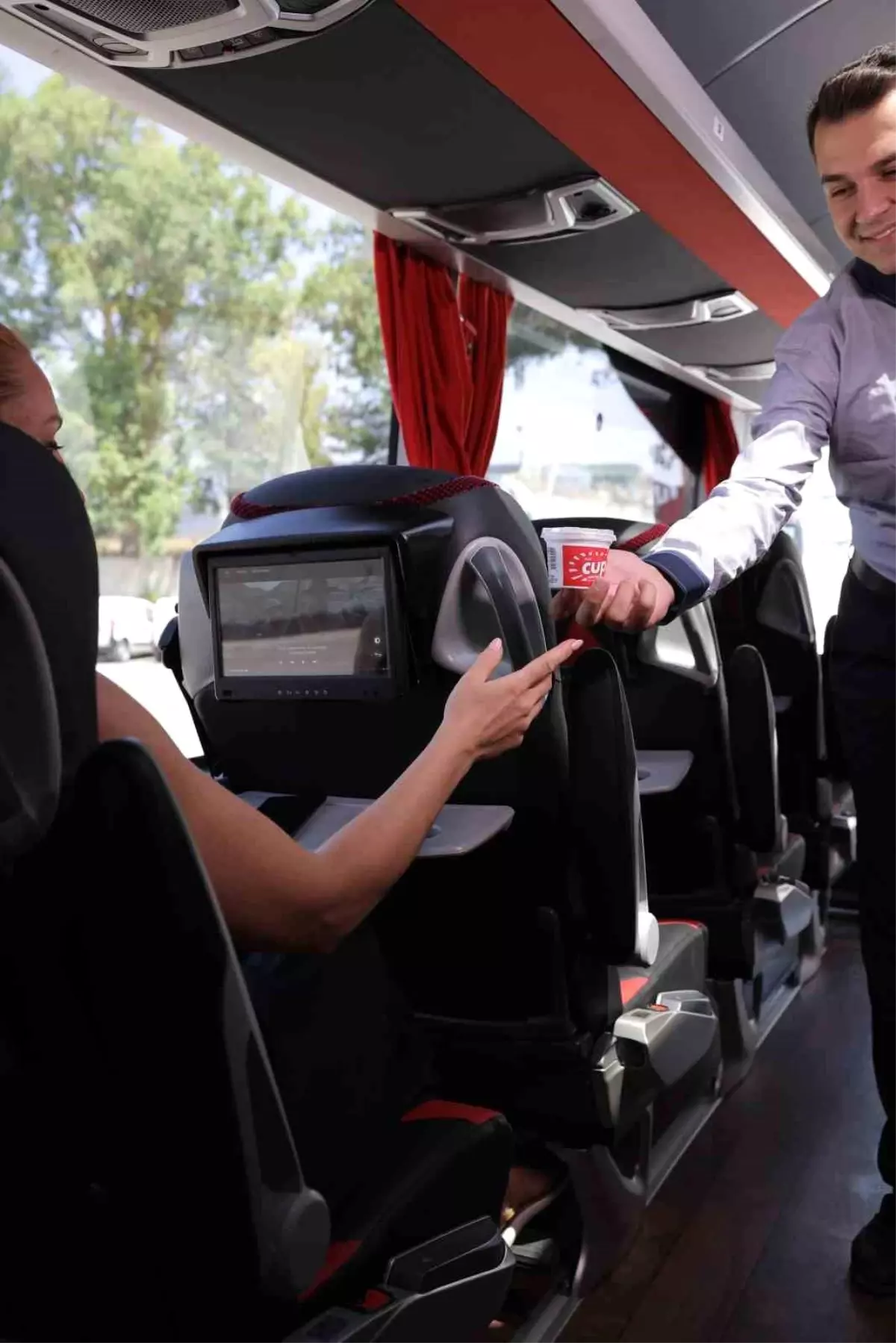 Sıcak Yaz Günlerinde Dondurma İkramı