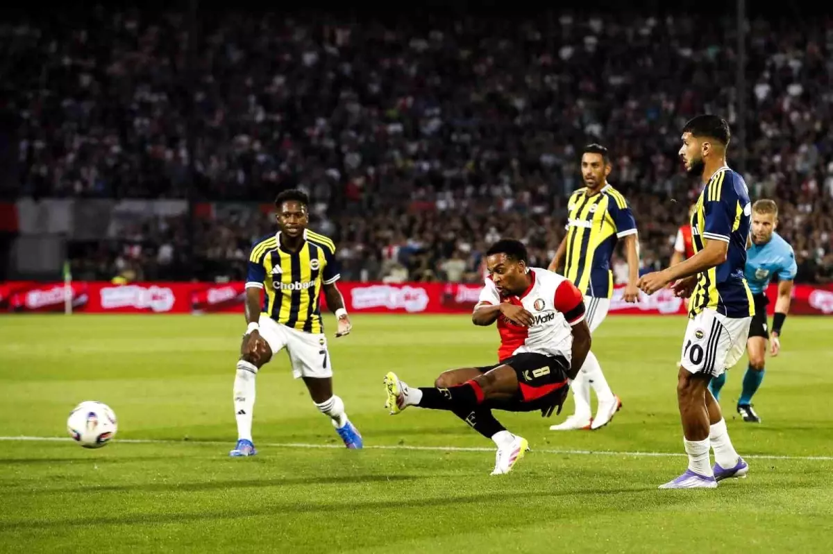 Fenerbahçe, Feyenoord\'a 1-0 Yenik