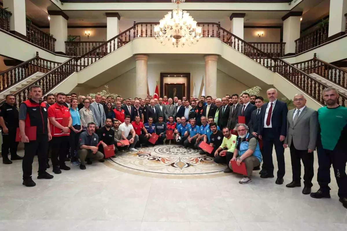 Bursa Valisi, Orman Yangını Kahramanlarına Teşekkür Belgesi Verdi