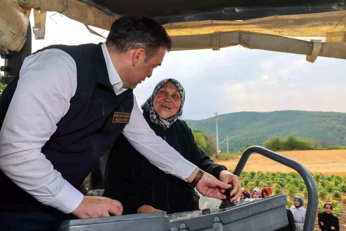 Vali Sözer İkizce Köyü\'nde Asfalt Çalışmalarını İnceledi
