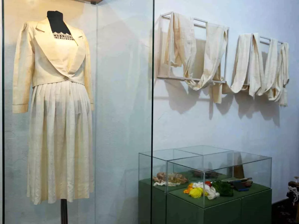 Alanya\'da \'İpeğin İzinde\' Sergisi Açıldı