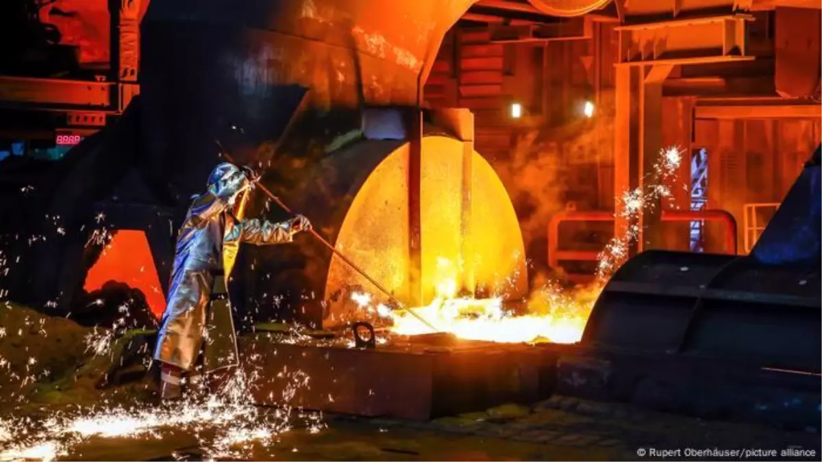 Almanya\'da Sanayi Üretimi Düşüşte