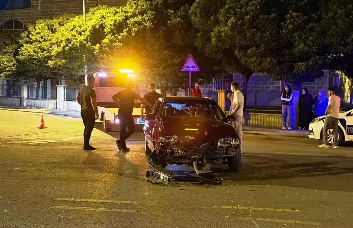 Çubuk\'ta Motosiklet Kazası: 1 Ölü, 1 Yaralı