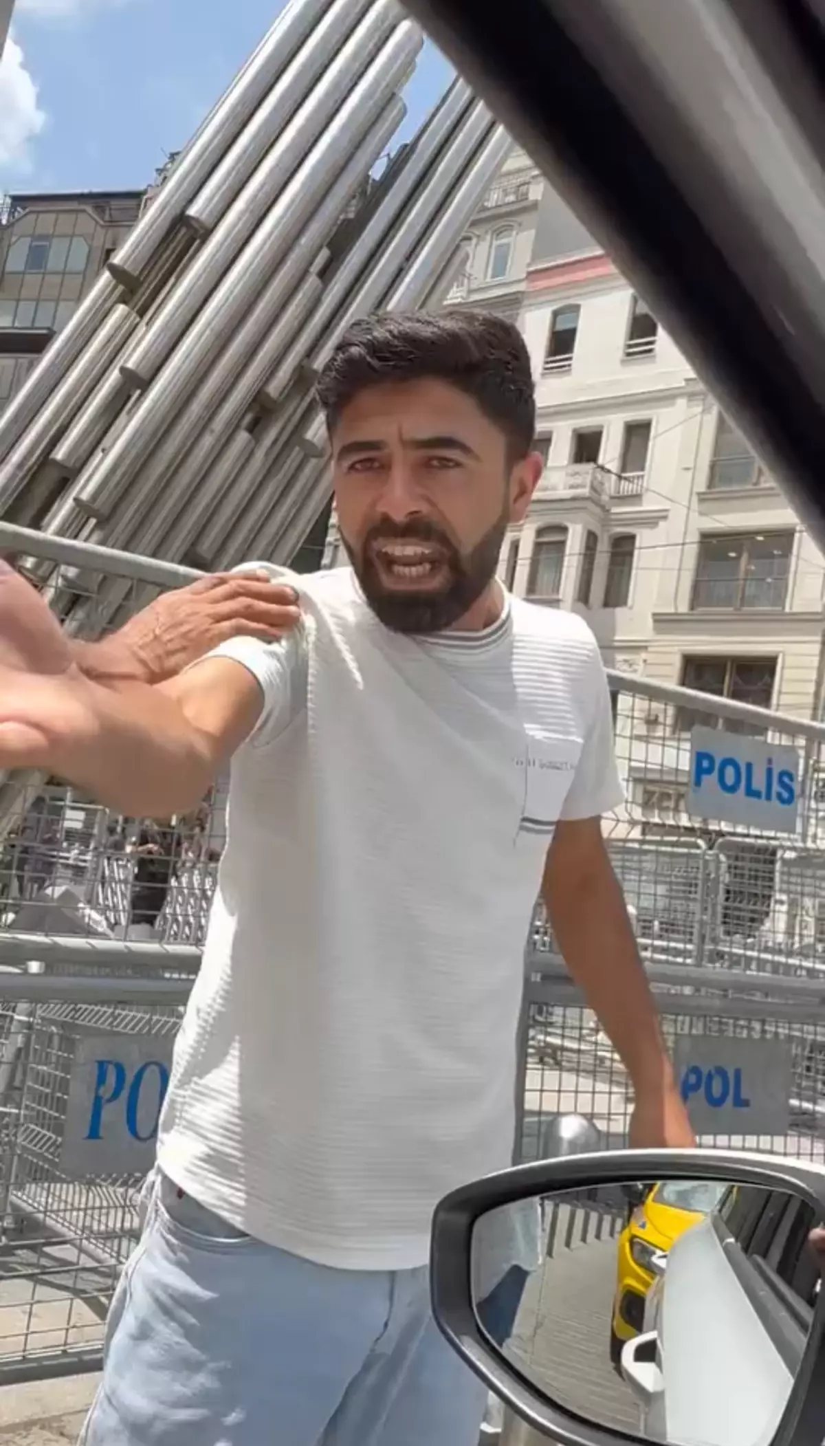Beyoğlu\'nda Trafik Tartışması