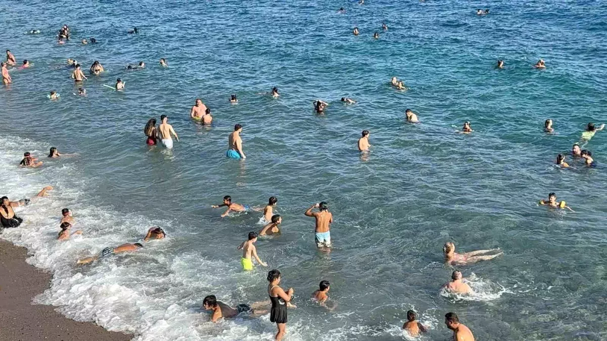 Turizm cenneti ilçenin nüfusu 4\'e katlandı! Adım atacak yer yok