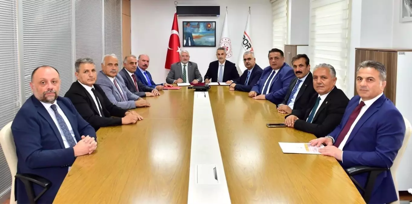 Çorum\'a spor yatırımları müjdesi: 2 spor salonu ve 15 sentetik saha yapılacak