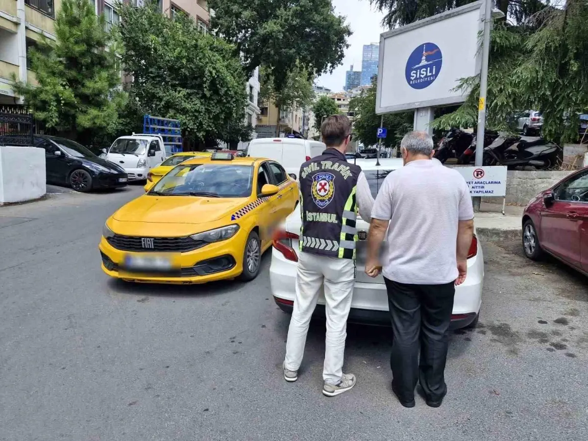 İstanbul\'da Yolcu Seçen Taksici Yakalandı