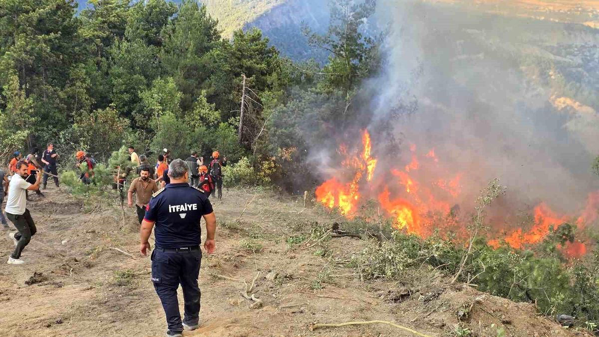 Karabük\'te Orman Yangını Söndürme Çalışmaları Devam Ediyor