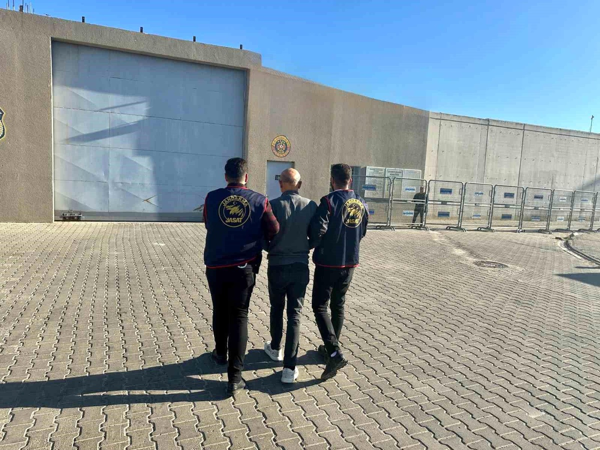 Kesinleşmiş cezası bulunan uyuşturucu taciri yakalandı