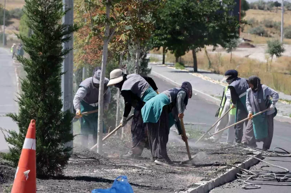 Nevşehir Belediyesi\'nden Orta Refüj Yenileme Çalışmaları