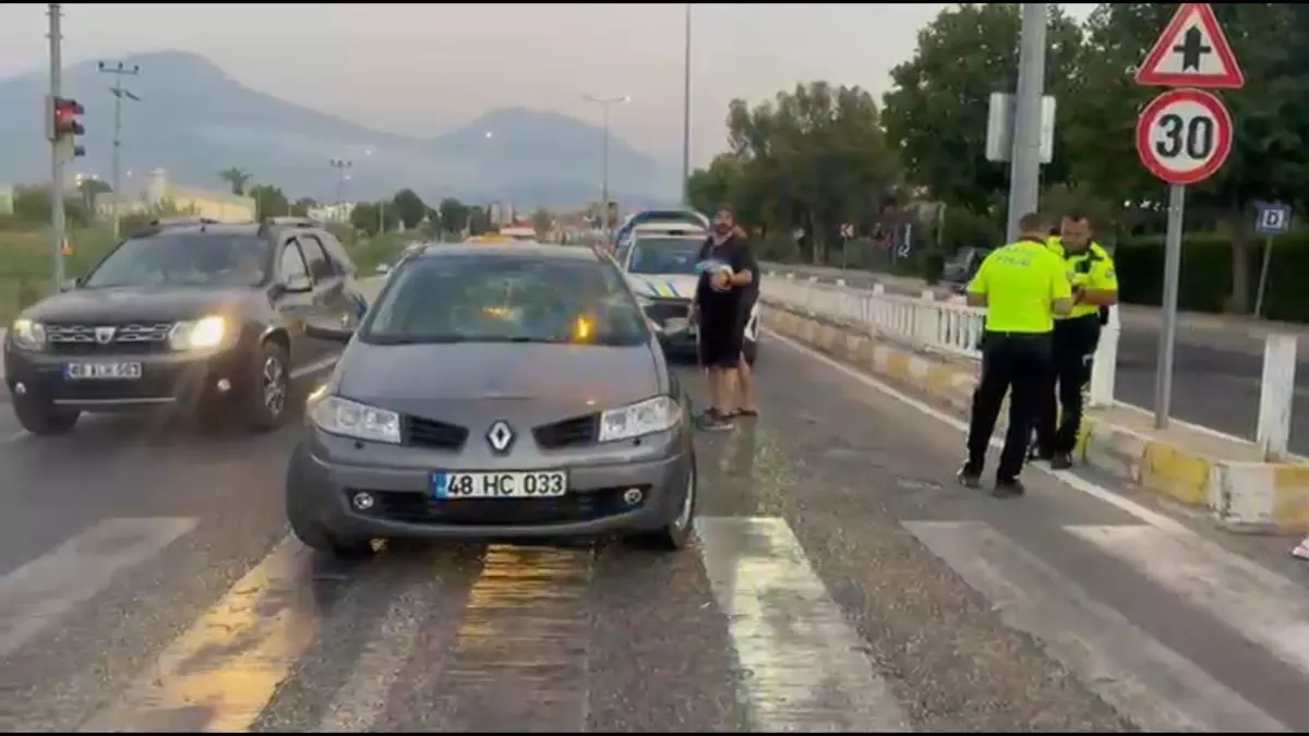 Fethiye\'de Kaza: Yaya Kadın Ezilmekten Kurtuldu