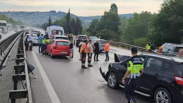 Sakarya'da Zincirleme Kaza: 10 Yaralı