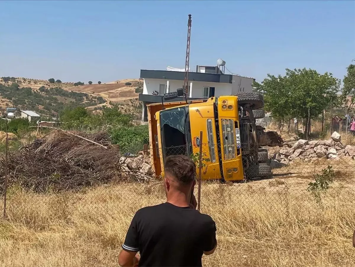 Siirt\'te Kamyon Devrildi: 3 Yaralı
