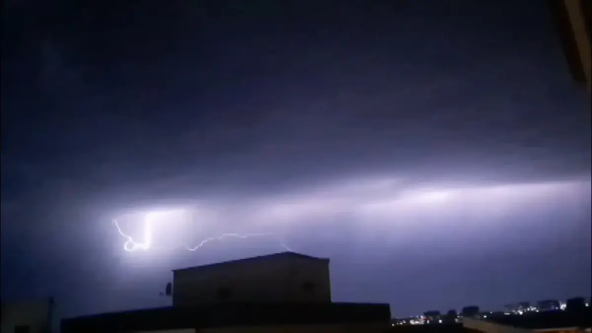 Silivri\'de Şimşekli Yağmur