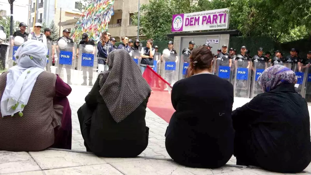 Van\'da Evlat Nöbetine Müzik Tepkisi