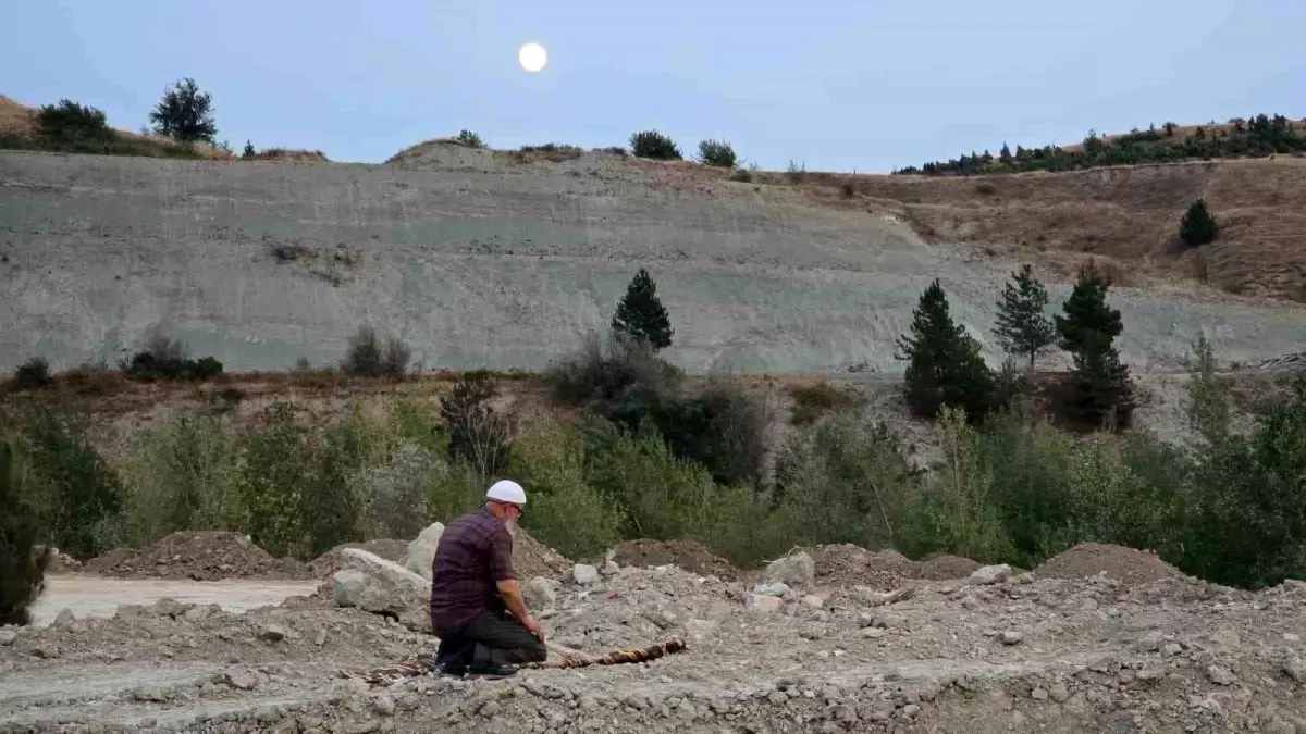 Karabük\'te yangın: Ahmet Yılmaz namaz kıldı