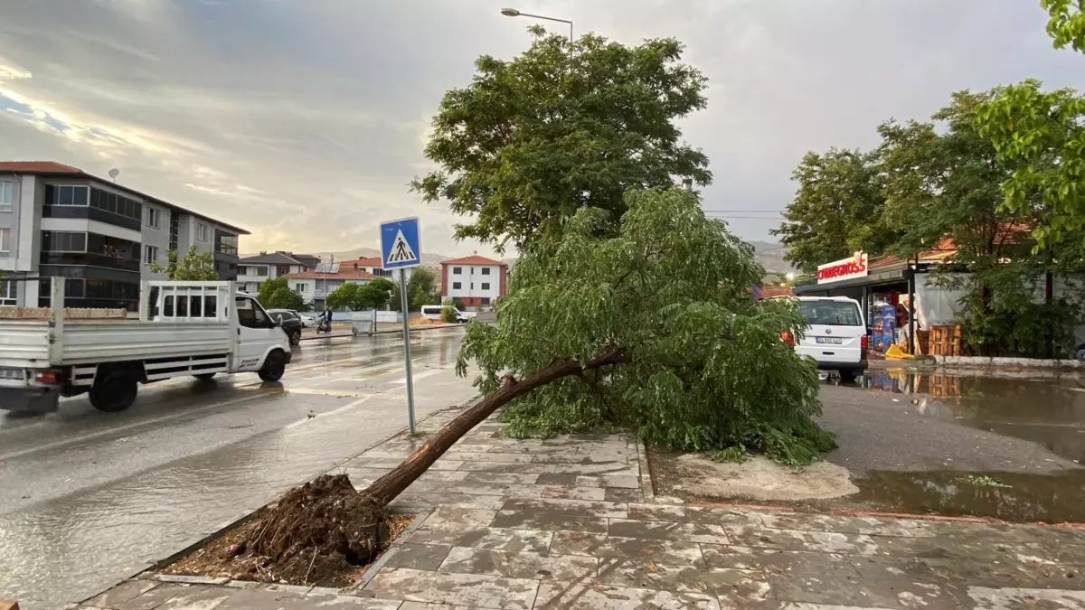 Erzincan\'da Şiddetli Rüzgar ve Sel