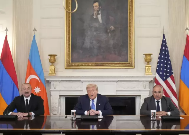Tarihi anlaşmayı Trump duyurdu! Azerbaycan ve Ermenistan el sıkıştı