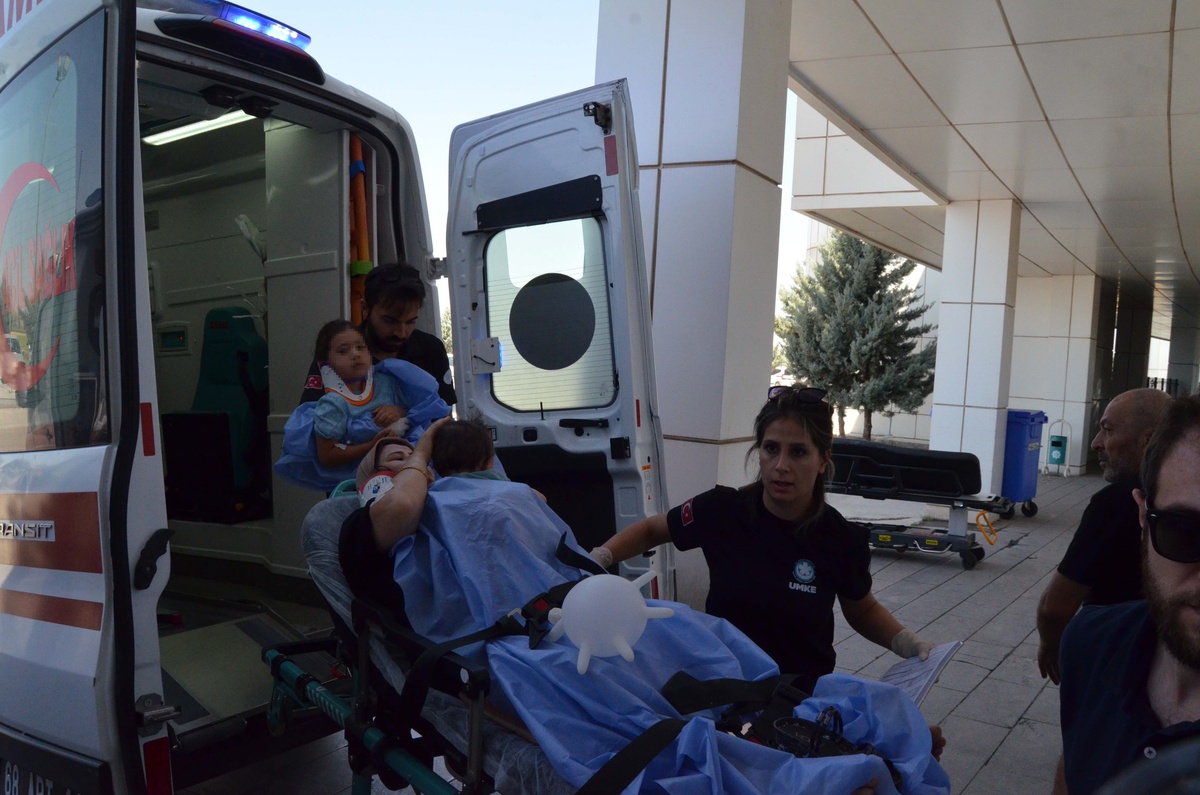 Aksaray\'da Trafik Kazası: 5 Yaralı