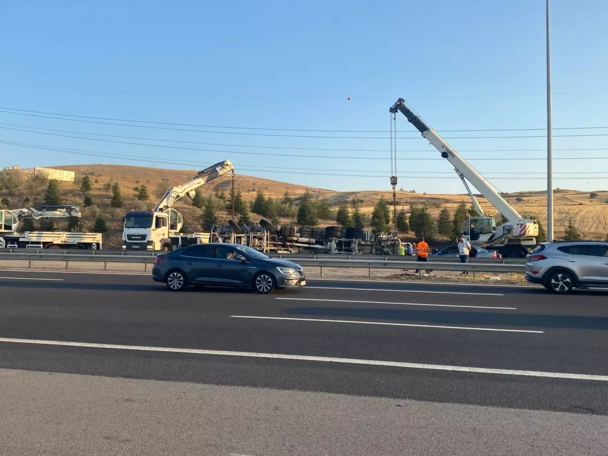 Etimesgut\'ta Beton Mikseri Devrildi