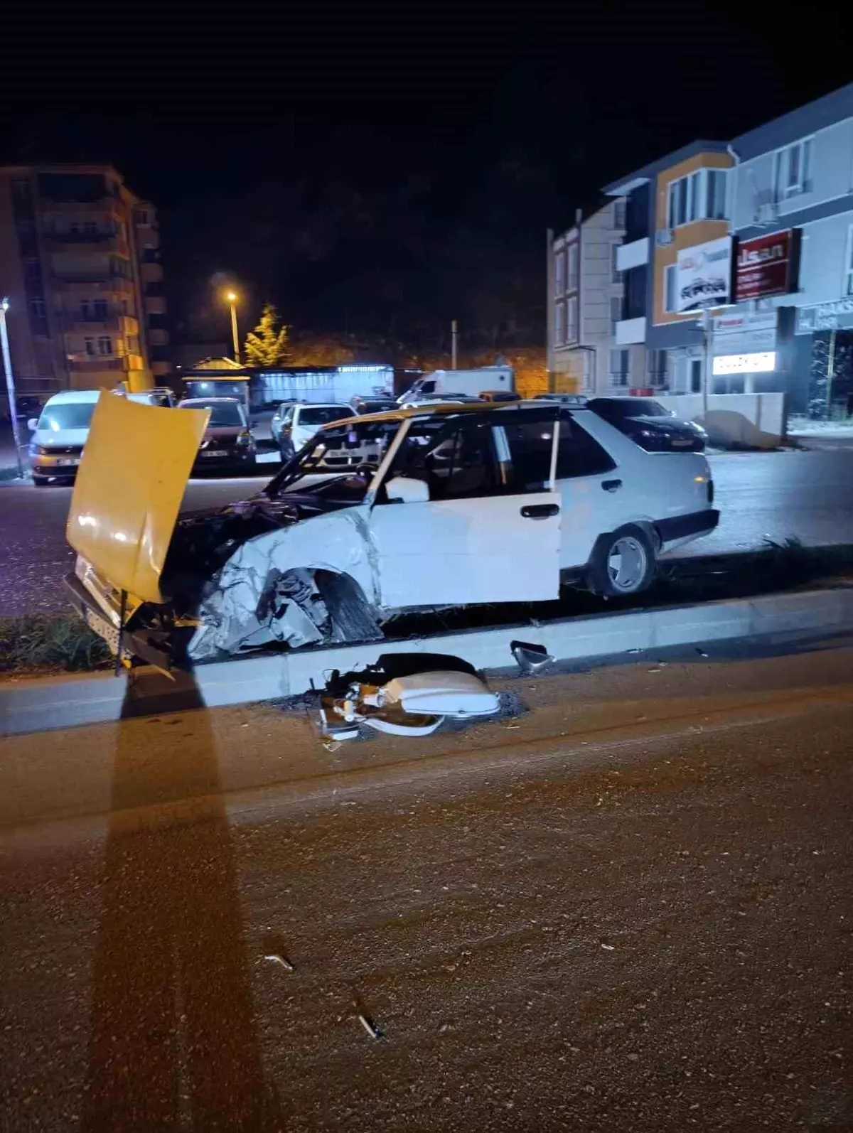 Alkollü Sürücü Elektrik Direğine Çarptı