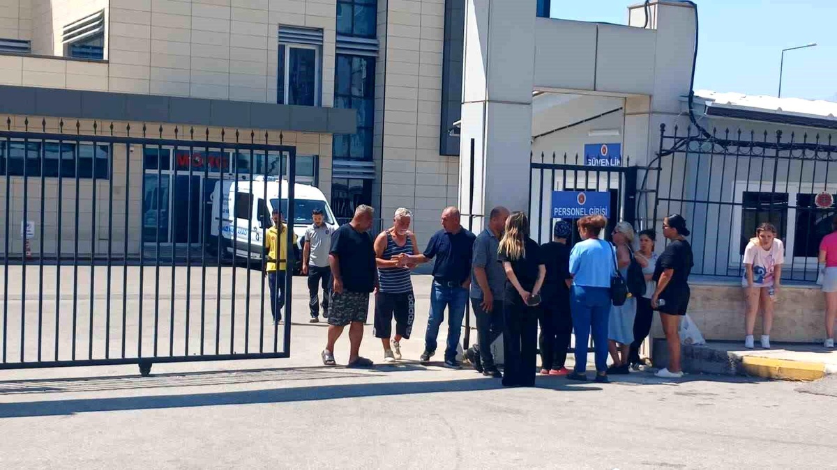 Antalya\'da Gençler Arasında Kanlı Kavga
