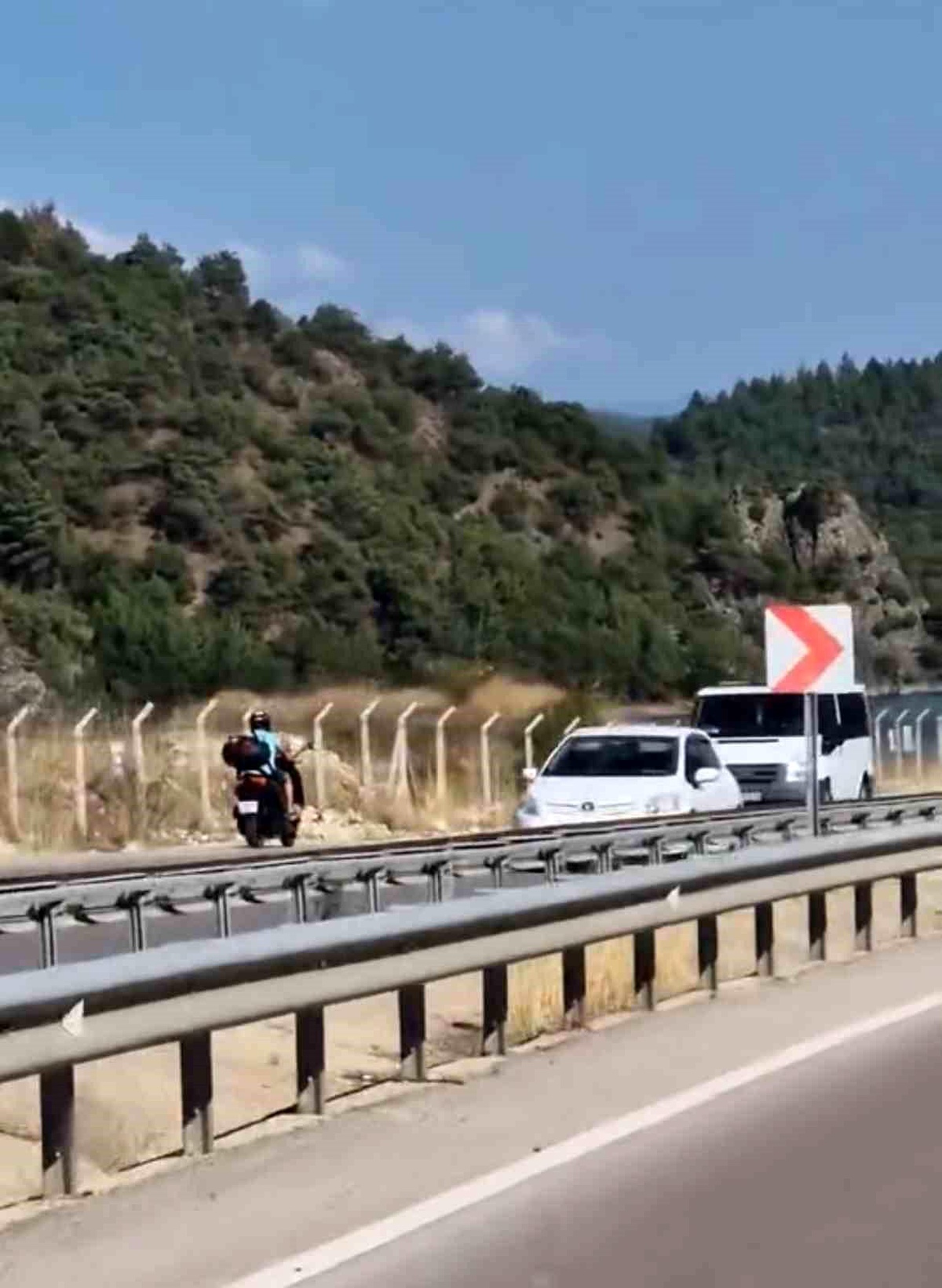 Tokat\'ta Ters Şeritte Motosiklet İle Tehlikeli Yolculuk