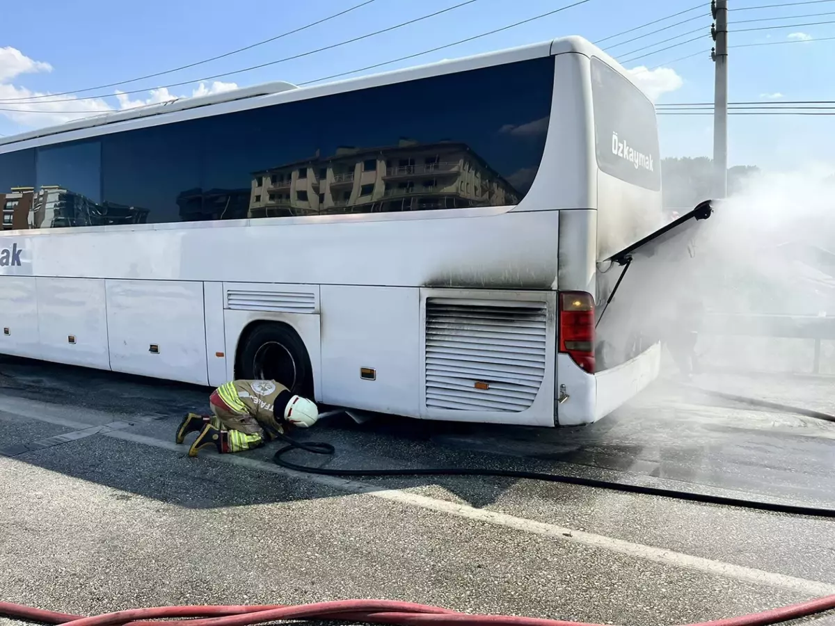 Kula\'da Yolcu Otobüsünde Yangın