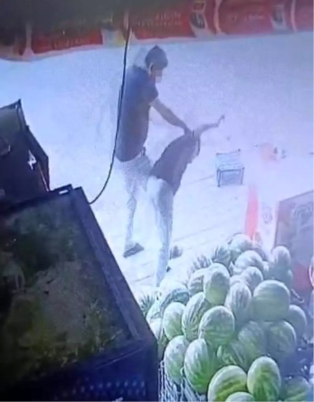 Marulu Beğenmeyen Bekçi Çocuğu Dövdü