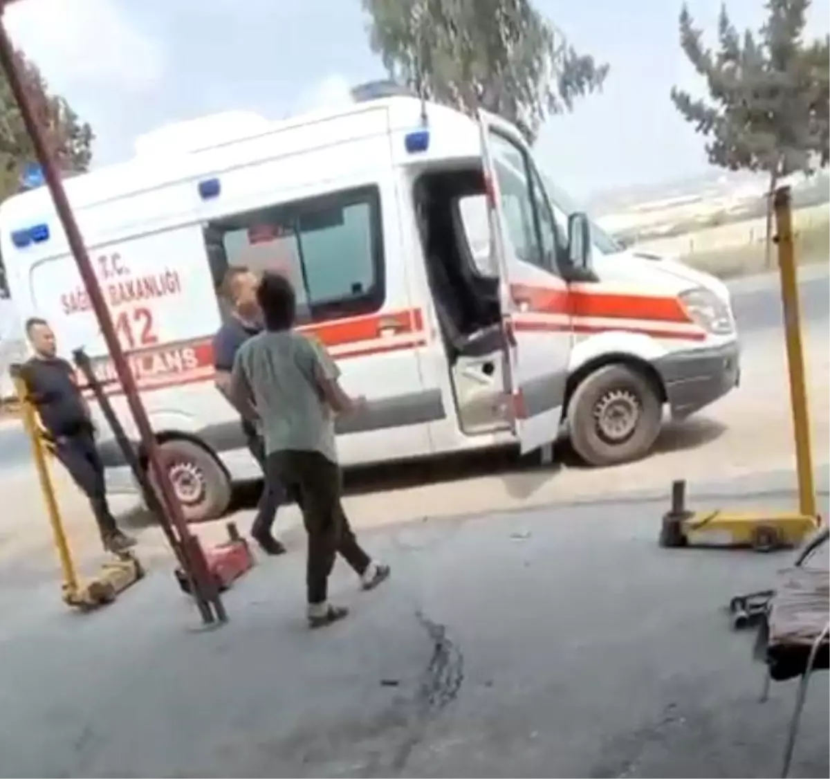 Mersin\'de Genç Çocuk Tır Altında Kaldı