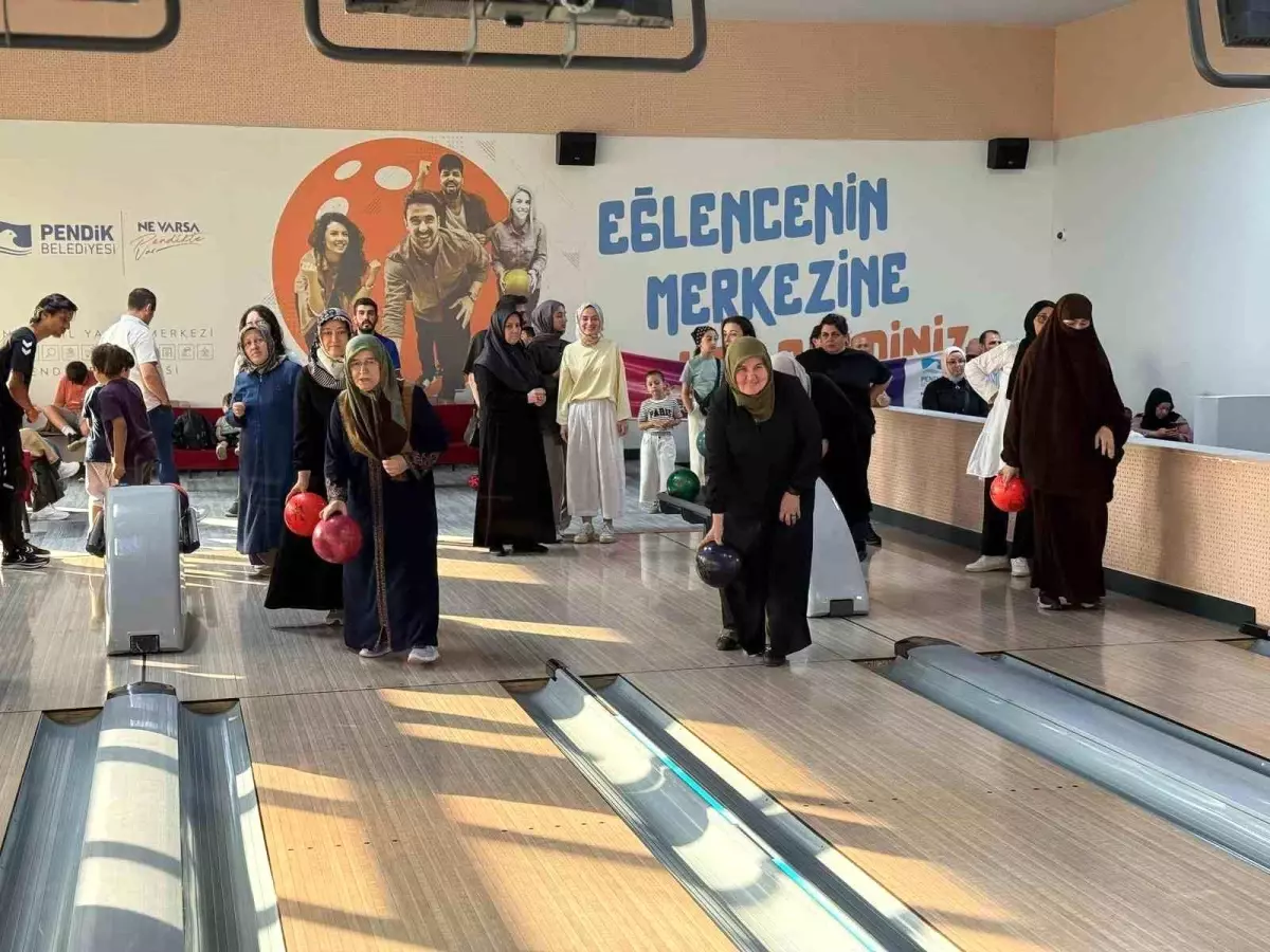 Pendik\'te Gelinler ve Kaynanalar Arasında Renkli Bowling Turnuvası