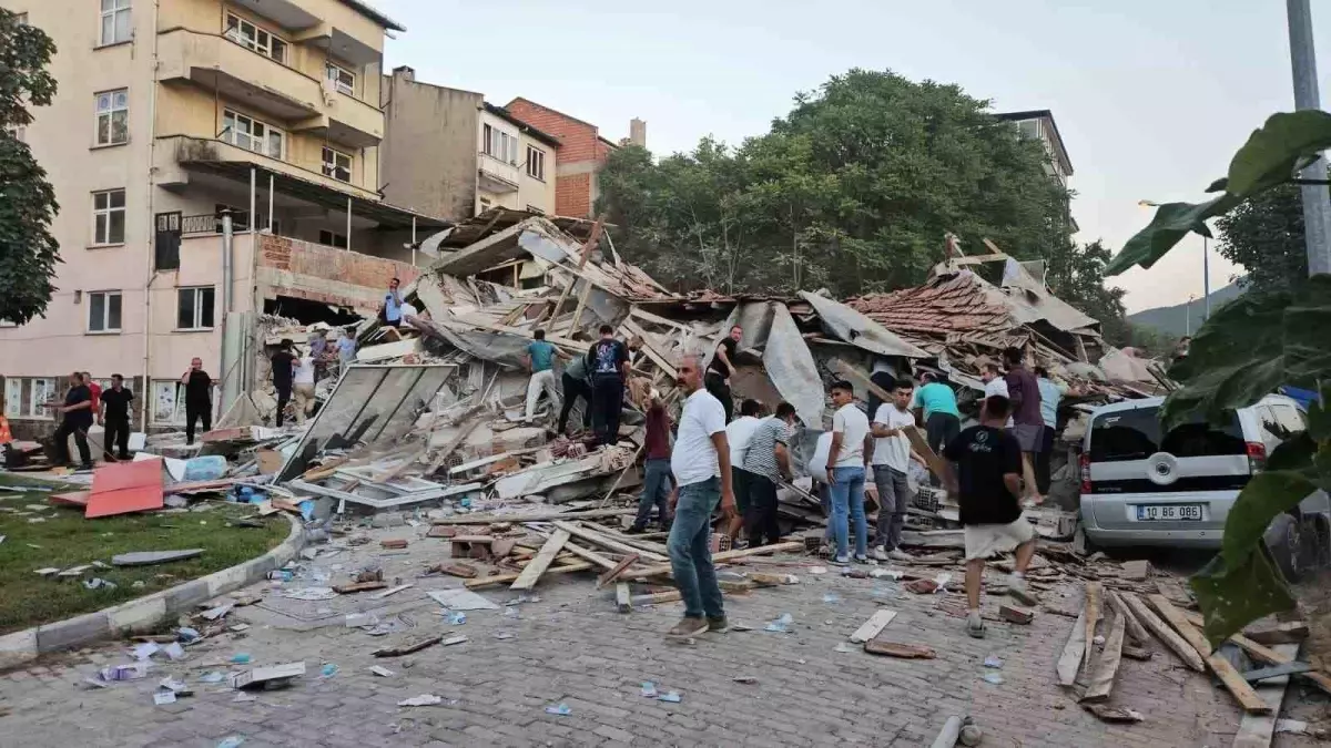 Balıkesir Sındırgı\'da 6.1 Büyüklüğünde Deprem