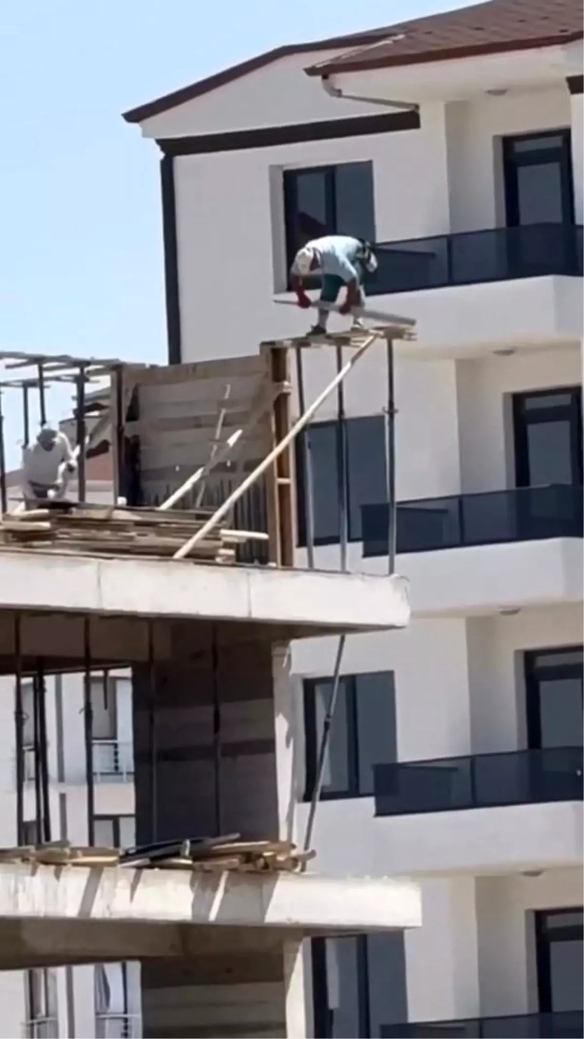 Elazığ\'da İşçilerin Tehlikeli Çalışması