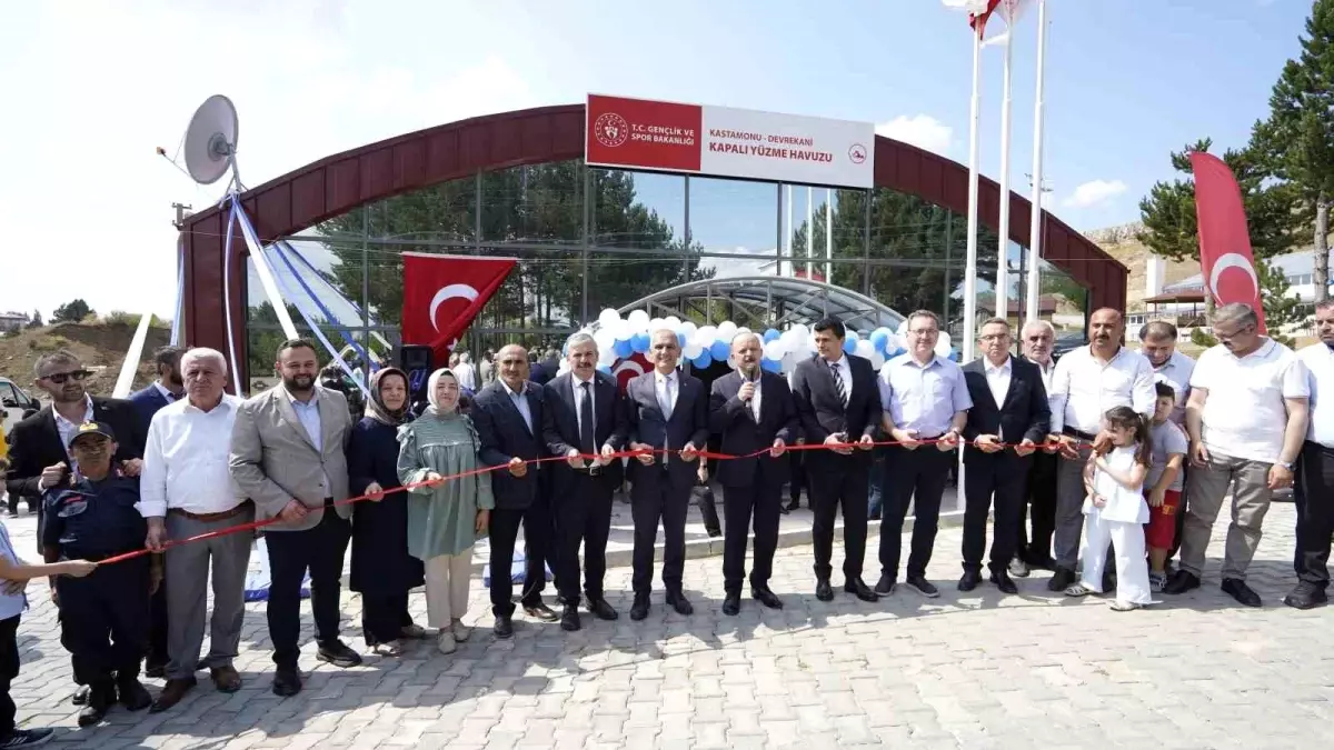 Devrekani\'de Kapalı Yüzme Havuzu Açıldı