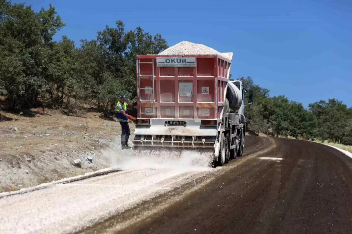 Bursa\'da 32 Kilometrelik Yol Çalışmasıyla Kırsal Ulaşım Güçleniyor
