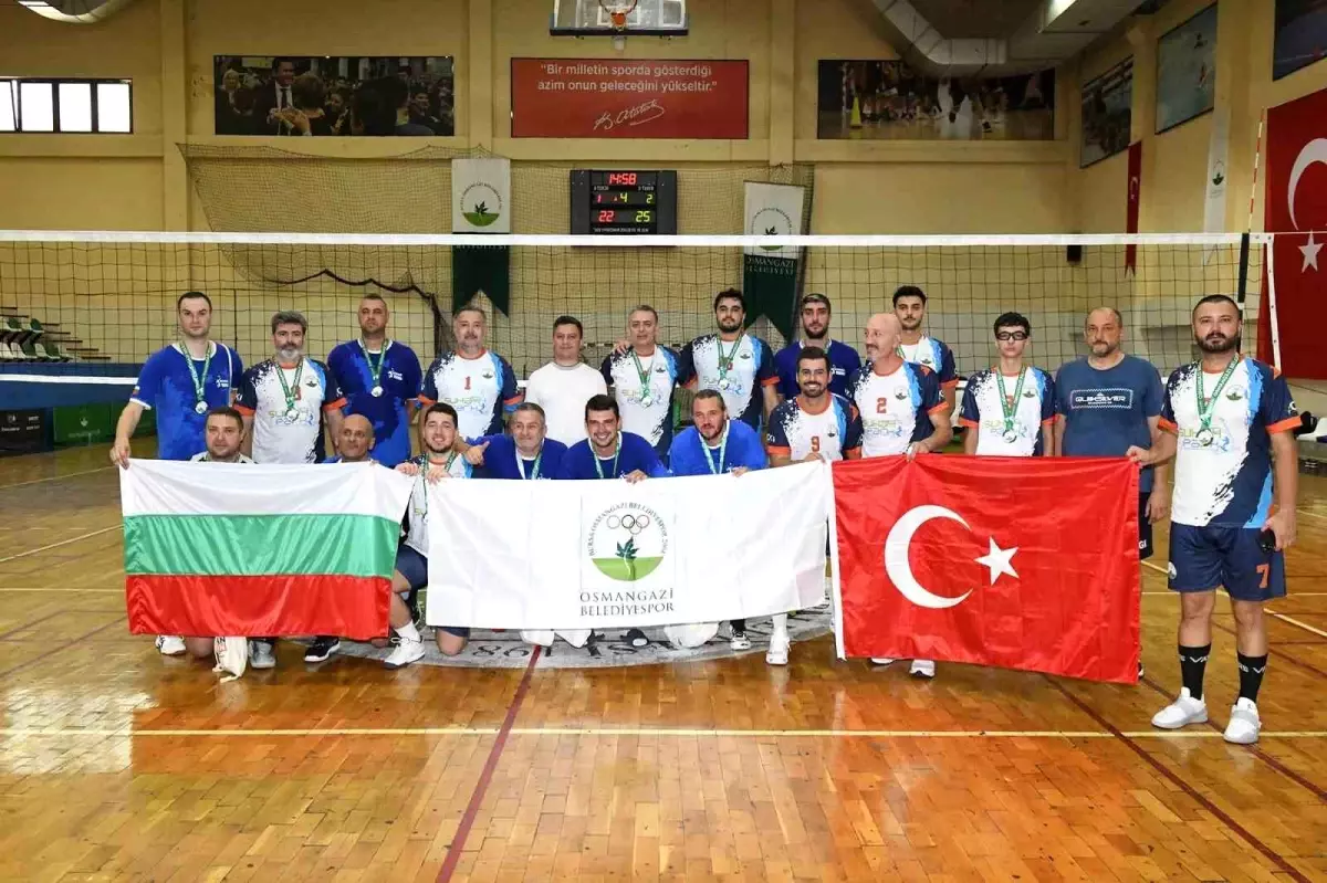Osmangazi Belediyespor ve Varna Voleybol Takımı Dostluk Maçı Yaptı