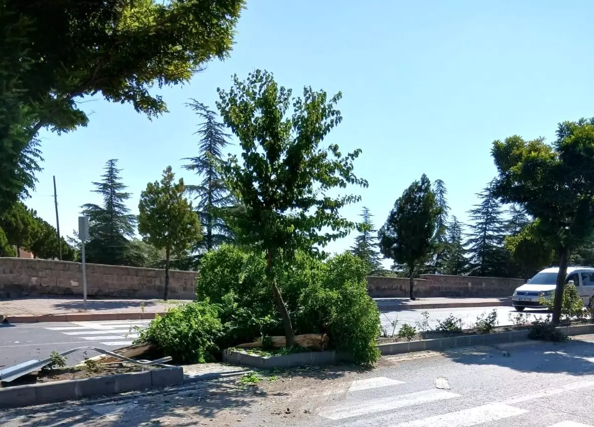 Kayseri\'de Takla Atan Araçta Sürücü Yaralandı