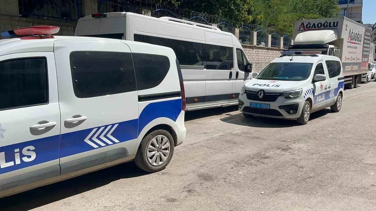 Elazığ\'da Silah Temizlerken Yaralandı