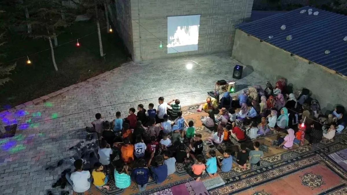 Çulfa Köyü\'nde Geleneksel Sinema Etkinliği