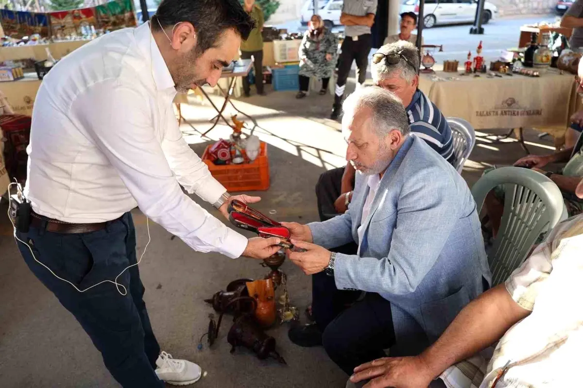Talas\'taki Antika Pazarı Renkli Görüntülere Ev Sahipliği Yaptı
