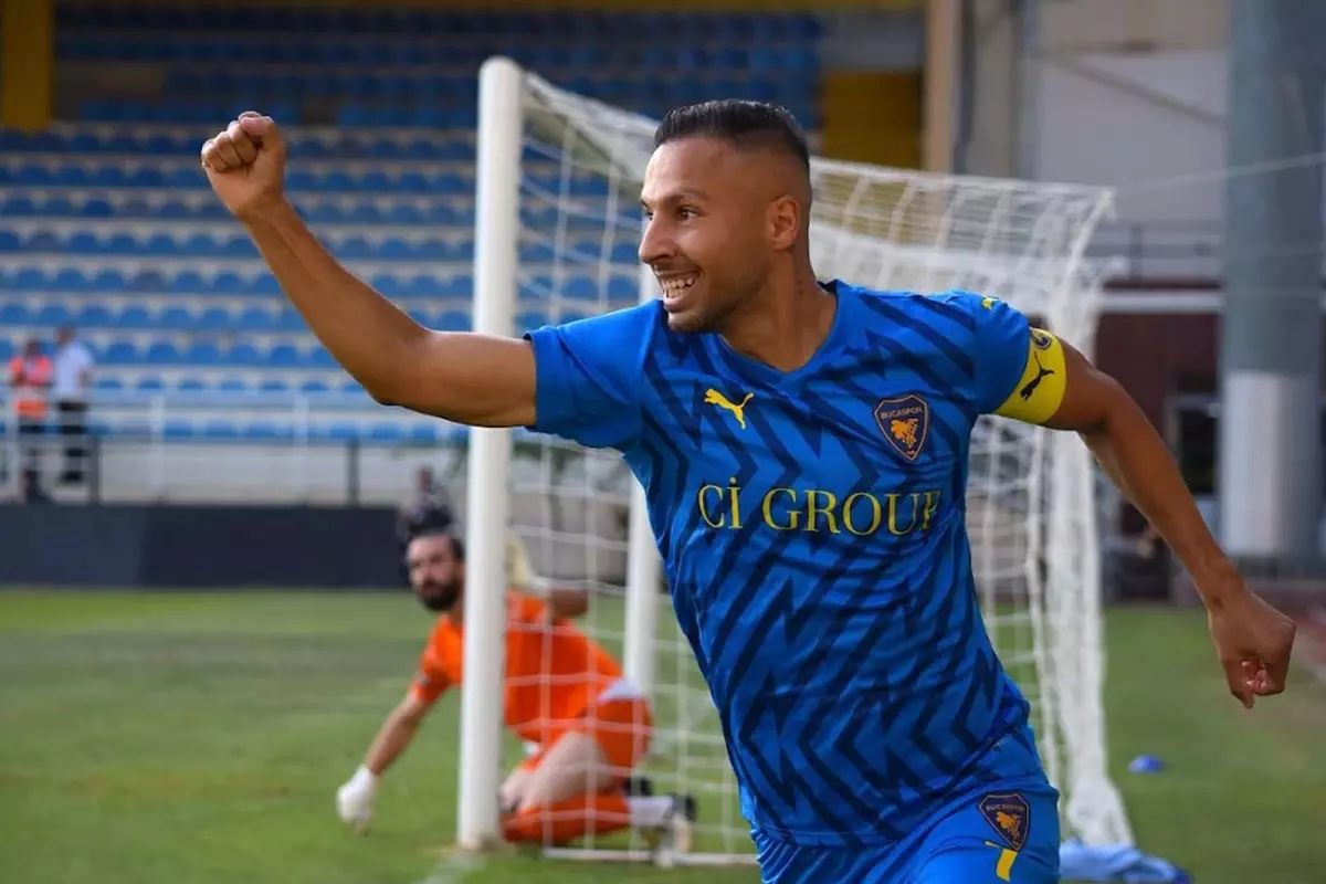 Bir zamanların efsanesi Yasin Öztekin, 3. Lig\'e gitti