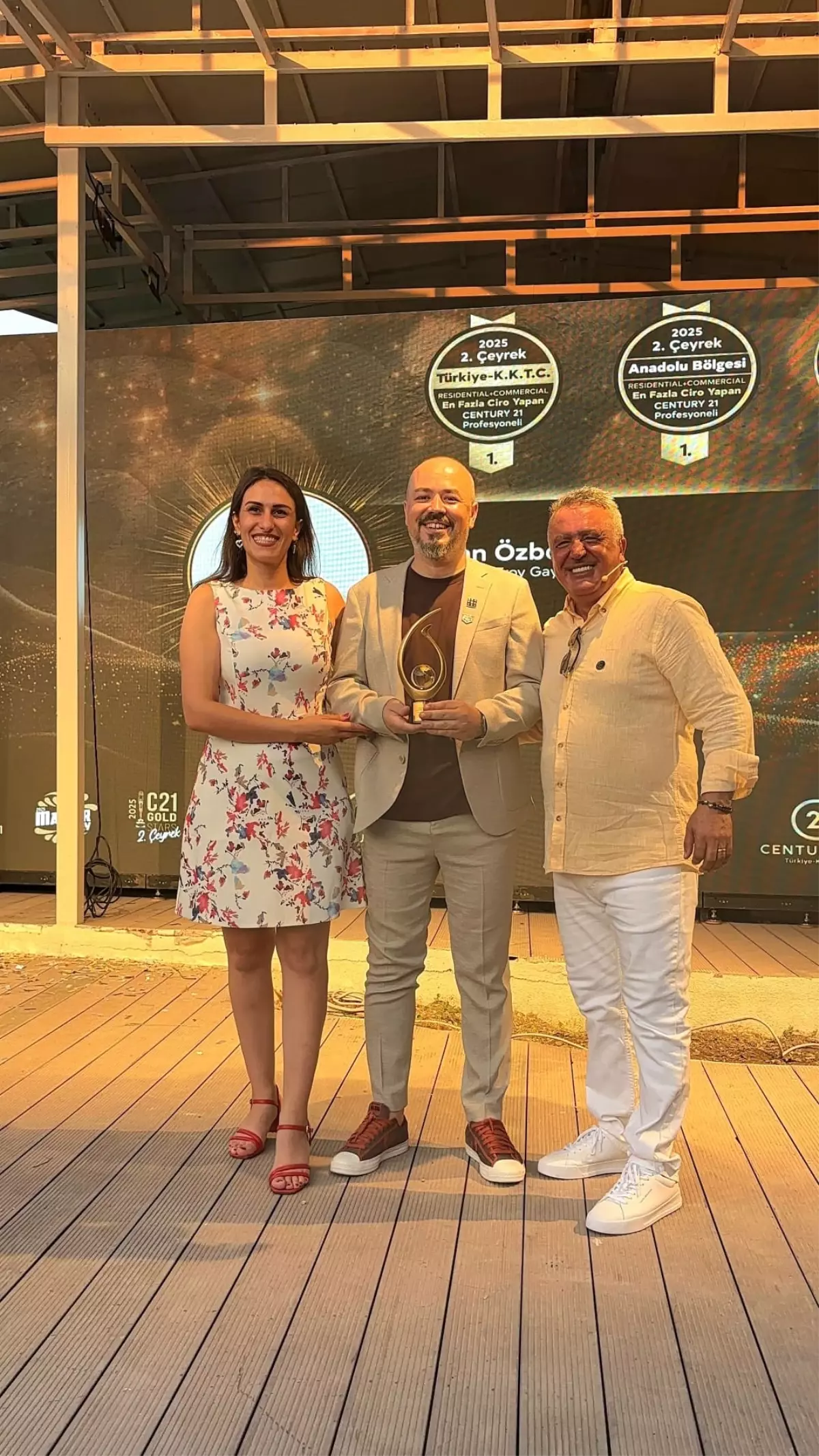 Century 21 Troy Gayrimenkul\'un Türkiye-Kıbrıs ciro birinciliği, ödülle taçlandırıldı