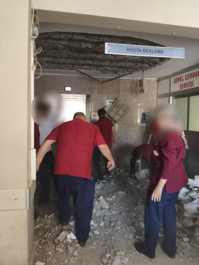 Denizli Devlet Hastanesi'nin tavanı çöktü
