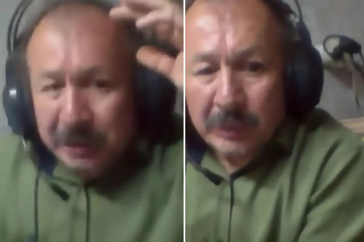 Depreme yayın sırasında yakalanan radyocu büyük korku yaşadı