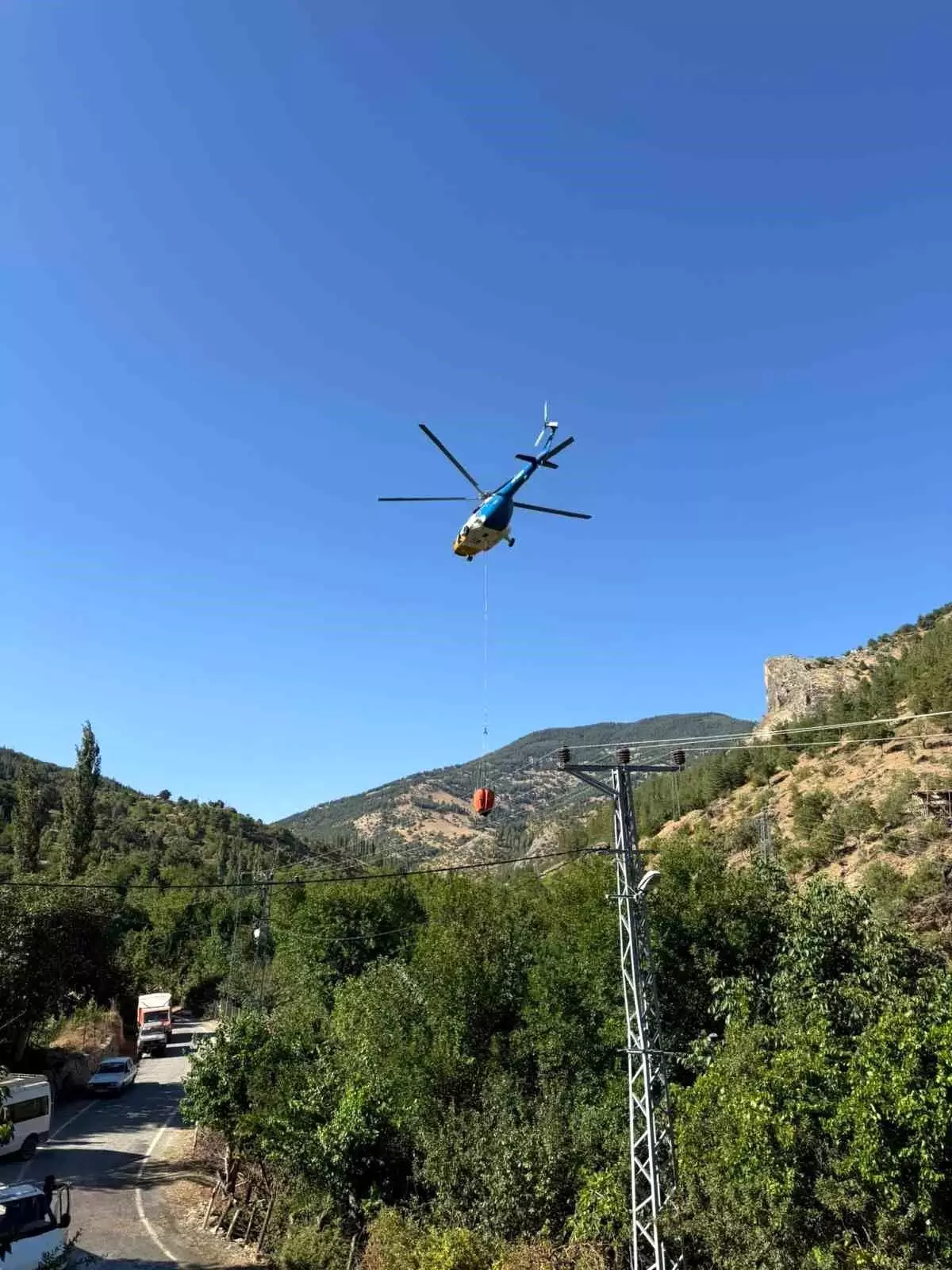 Feke\'de Yangın Ormana Sıçramadan Kontrol Altına Alındı