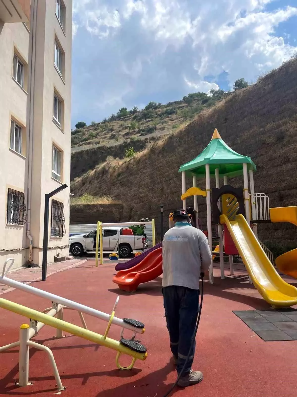 Hacılar Belediyesi Yaz Aylarında Haşere İlaçlama Çalışmalarını Yoğunlaştırdı