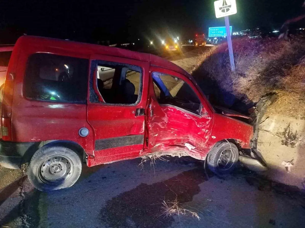 Keşan\'da Trafik Kazası: 2 Yaralı