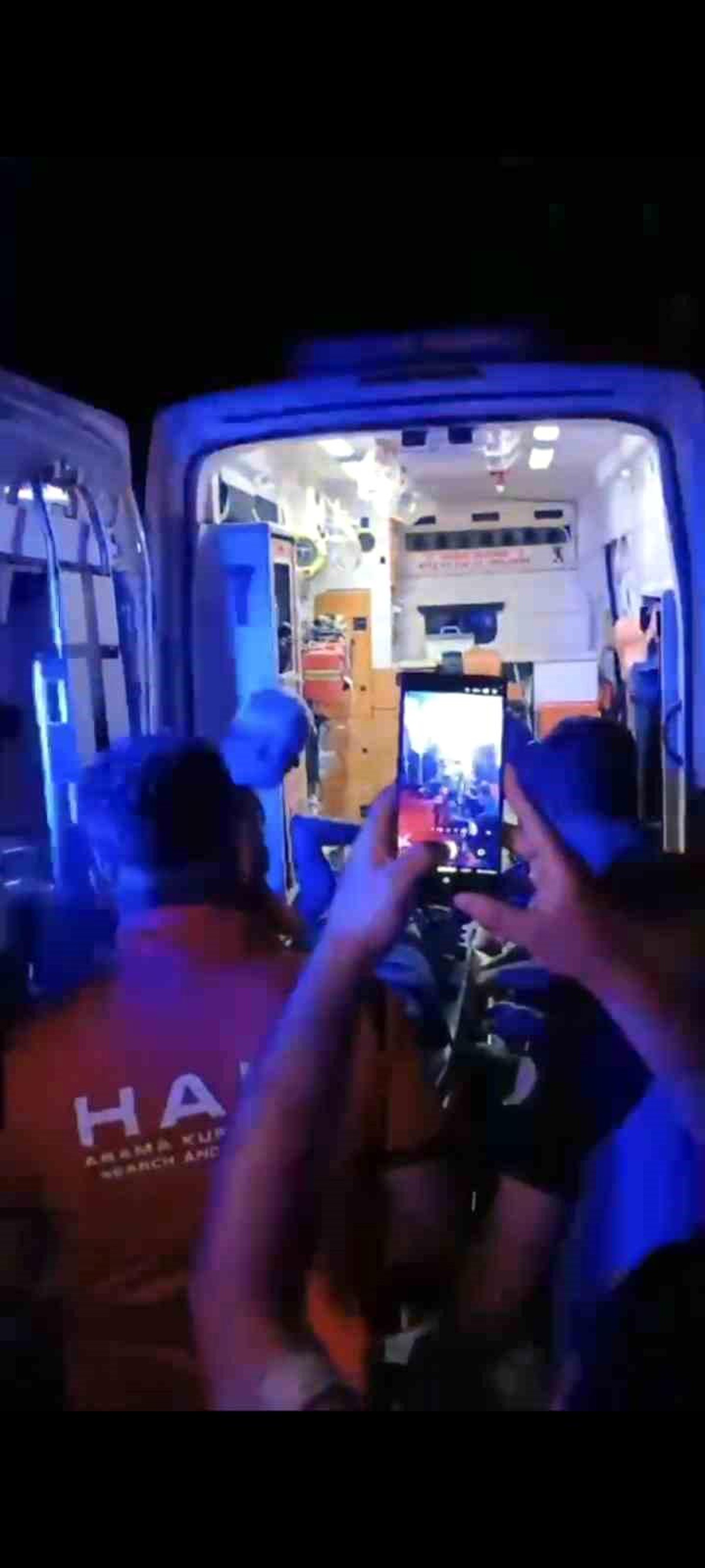 Kırık Ayakla Dağda Mahsur Kaldı