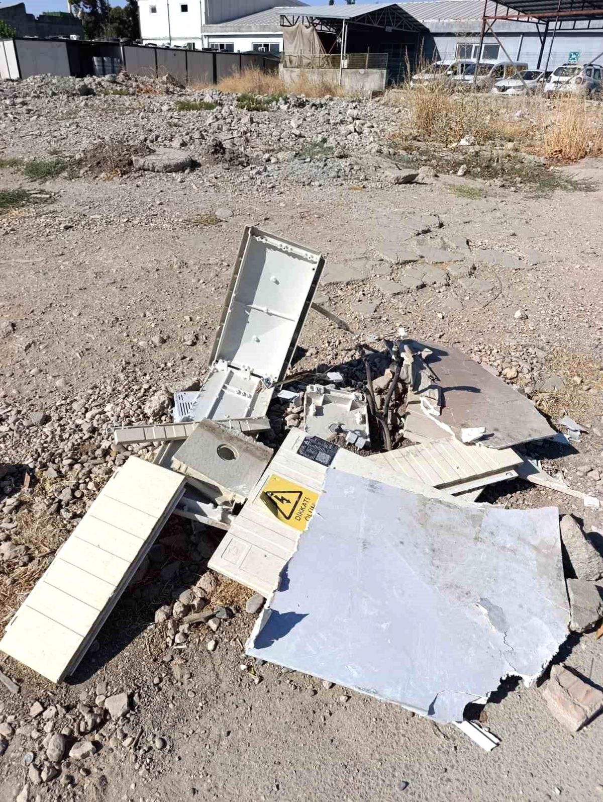 Adıyaman\'da Parçalanan Trafo Tehlike Saçıyor